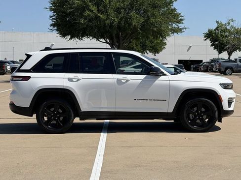 Used 2023 Jeep Grand Cherokee Limited w/ Black Appearance Package AWD/4WD image 3