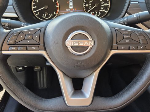 Used 2025 Nissan Altima 2.5 SV FWD image 31