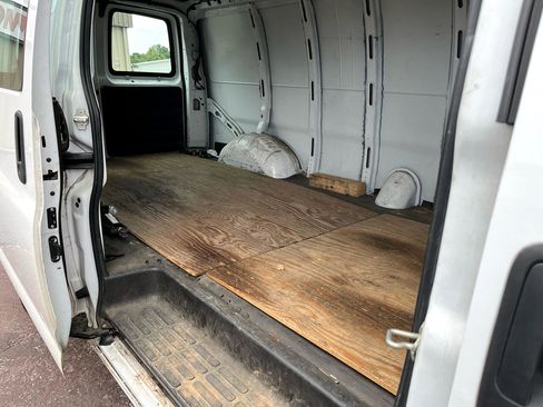 Used 2018 Chevrolet Express 3500 Extended w/ Driver Convenience Package image 4