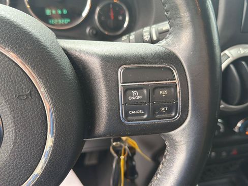 Used 2018 Jeep Wrangler Unlimited Sahara w/ Connectivity Group AWD/4WD image 21