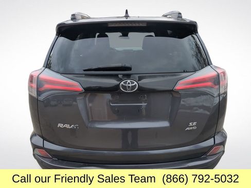 Used 2017 Toyota RAV4 SE image 5