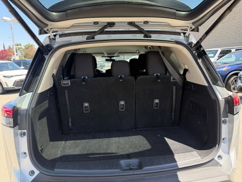 Used 2025 Nissan Pathfinder SV FWD image 29