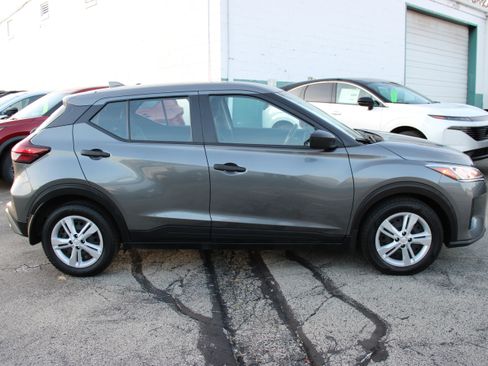 Used 2021 Nissan Kicks S image 7