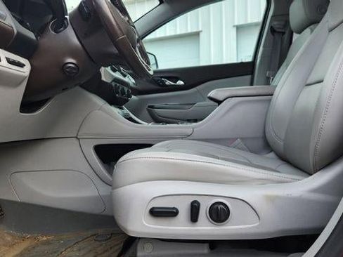 Used 2021 GMC Acadia SLT w/ Technology Package image 10