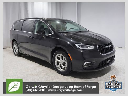 Used 2024 Chrysler Pacifica Limited FWD image 1