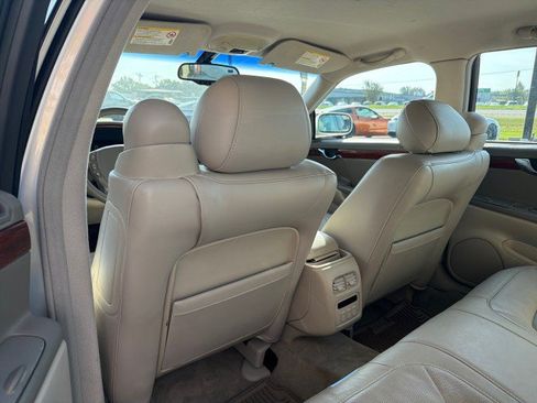 Used 2005 Cadillac De Ville w/ Equipment Group FWD image 24