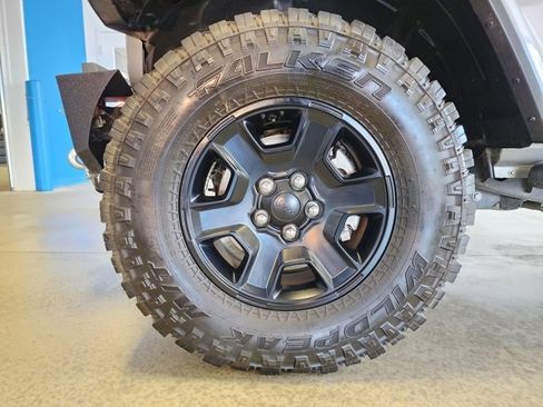 Used 2021 Jeep Gladiator Mojave w/ Cold Weather Group image 8