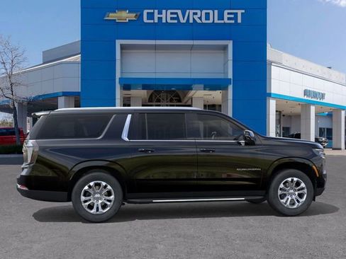 New 2026 Chevrolet Suburban LT image 5