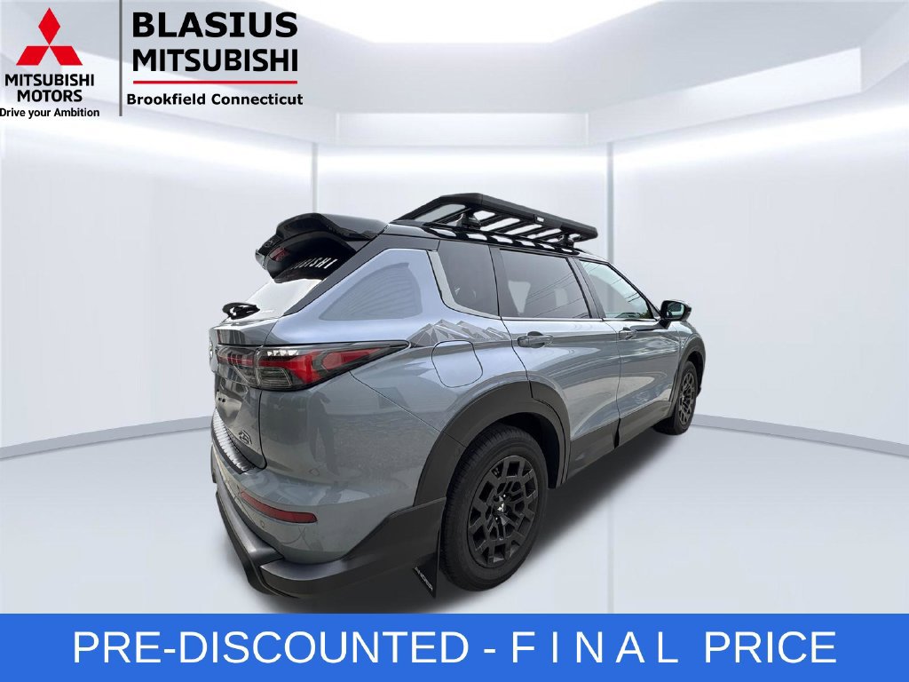 Used 2025 Mitsubishi Outlander AWD image 9
