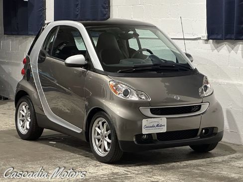 Used 2009 smart fortwo passion RWD image 1