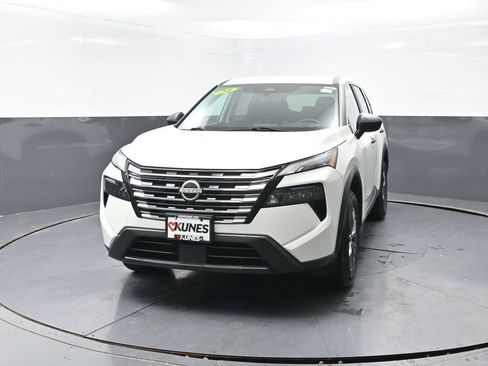 Used 2024 Nissan Rogue S FWD image 7