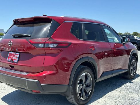 Used 2025 Nissan Rogue SV w/ SV Premium Package FWD image 3