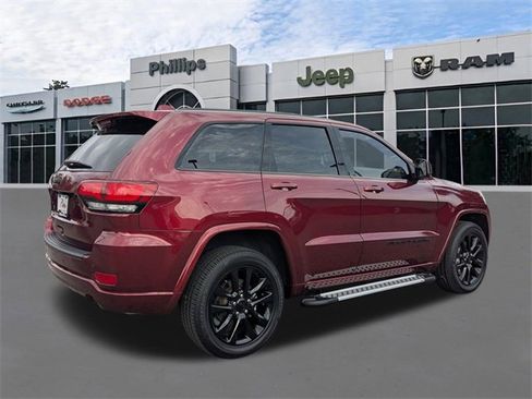 Used 2022 Jeep Grand Cherokee Laredo X image 3