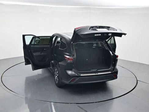 Used 2024 Toyota Highlander XLE AWD/4WD image 50