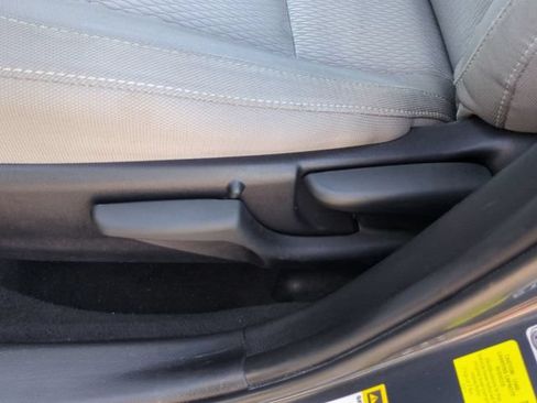Used 2016 Toyota Corolla LE FWD image 17