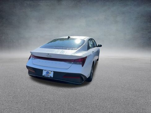 Certified 2025 Hyundai Elantra SE image 21