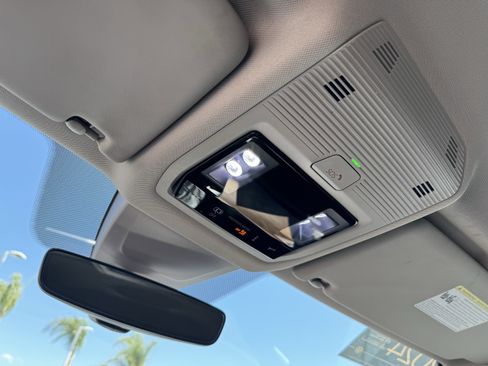 Used 2024 Volkswagen Atlas SE FWD image 10