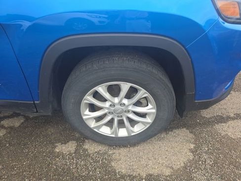 Used 2022 Jeep Cherokee Latitude Lux AWD/4WD image 3