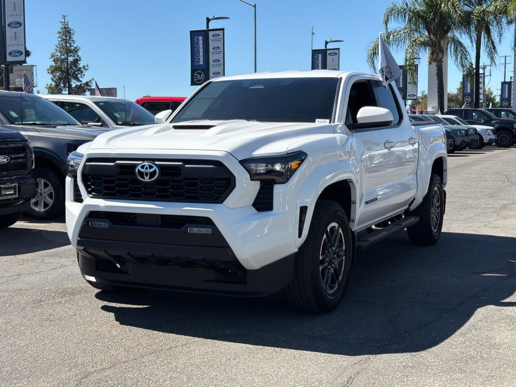 Used 2025 Toyota Tacoma 4x4 Double Cab image 5