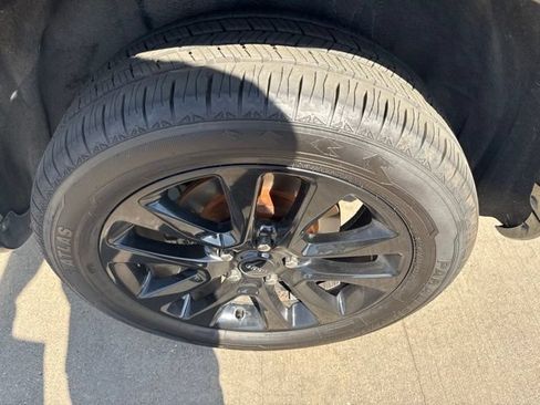 Used 2018 Jeep Grand Cherokee Altitude AWD/4WD image 10