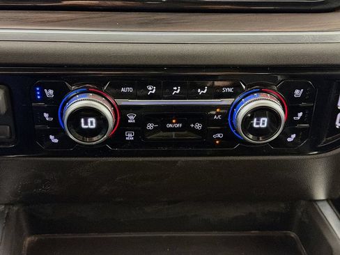 Used 2025 GMC Sierra 1500 SLT w/ SLT Premium Plus Package AWD/4WD image 18
