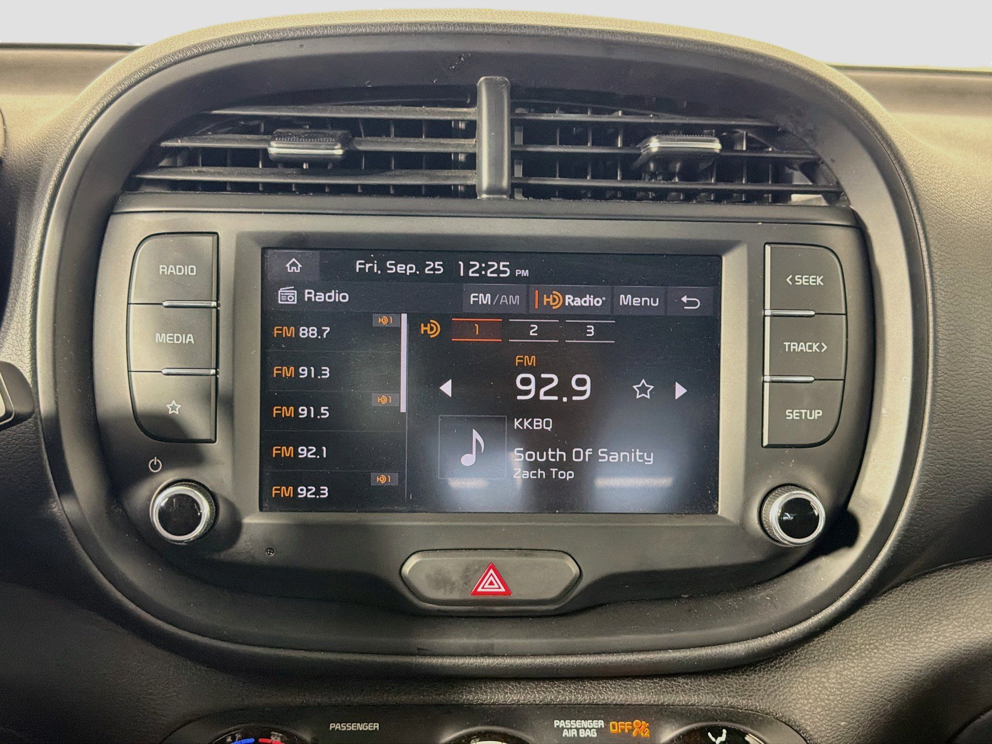 Used 2025 Kia Soul LX w/ LX Technology Package FWD image 21