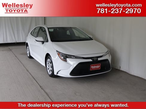 Used 2024 Toyota Corolla LE FWD image 1