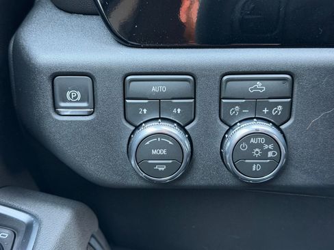 New 2026 GMC Sierra 1500 Elevation image 12