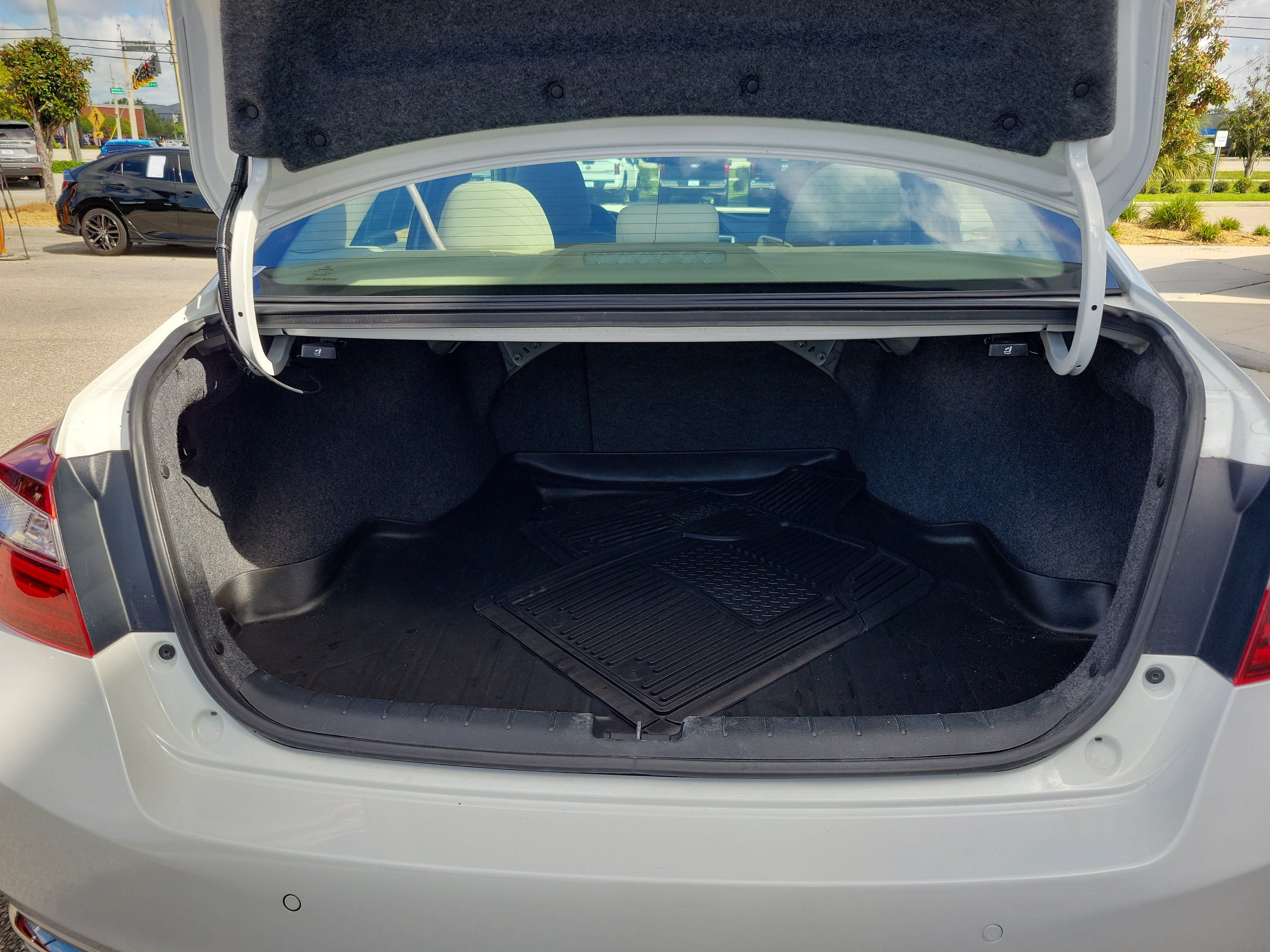 Used 2016 Honda Accord Touring image 10