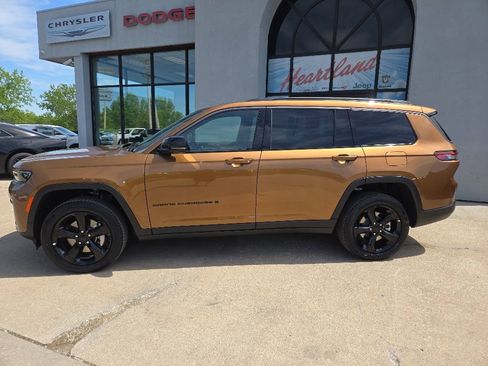 New 2026 Jeep Grand Cherokee L Limited w/ Limited Altitude Package AWD/4WD image 43