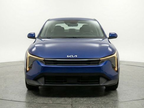 Used 2025 Kia K4 LXS image 2