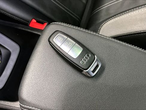 Used 2023 Audi Q4 e-tron Prestige image 13