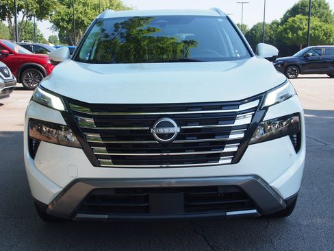 Used 2024 Nissan Rogue SL FWD image 2