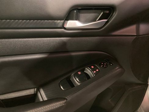 Used 2024 Nissan Altima 2.5 SV image 11