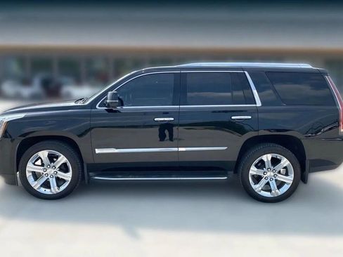 Used 2015 Cadillac Escalade Luxury image 5
