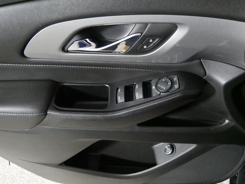 Used 2023 Chevrolet Traverse LT FWD image 19