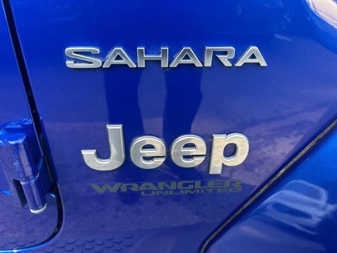 Certified 2018 Jeep Wrangler Unlimited Sahara w/ Cold Weather Group AWD/4WD image 31