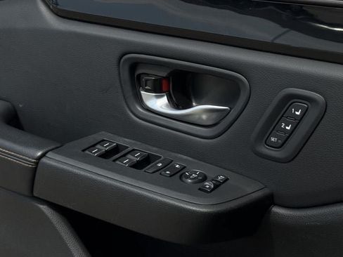 Used 2025 Honda Pilot TrailSport image 25