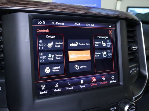 Used 2020 RAM 1500 Laramie image 32