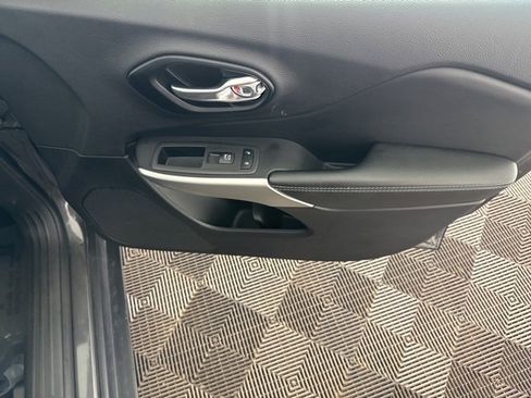 Used 2022 Jeep Cherokee Latitude image 19