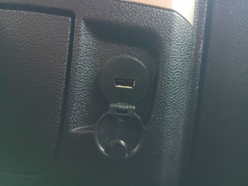 Used 2016 RAM 1500 Classic SLT RWD image 6