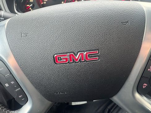 Used 2014 GMC Acadia SLE image 19