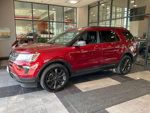 Used 2018 Ford Explorer XLT w/ Equipment Group 202A image 3