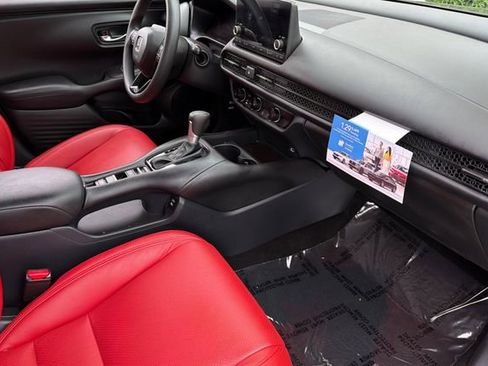 Certified 2025 Honda HR-V LX image 19