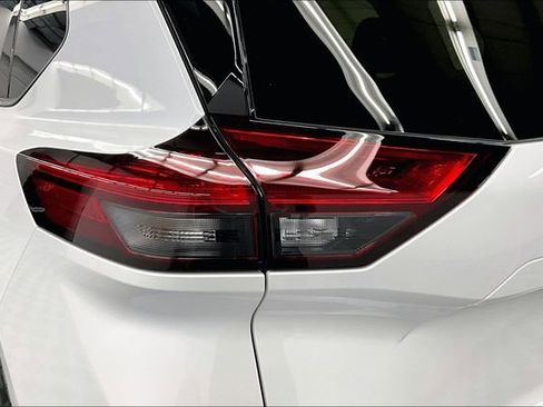 New 2025 Nissan Rogue Platinum AWD/4WD image 18
