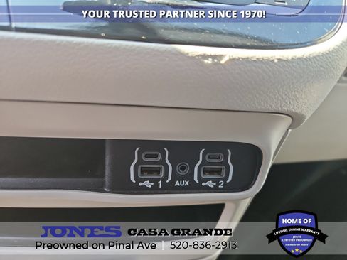 Used 2024 Chrysler Pacifica Touring-L FWD image 19
