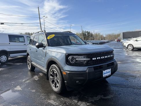 Used 2025 Ford Bronco Sport Outer Banks w/ Outer Banks Tech Package+ AWD/4WD image 9