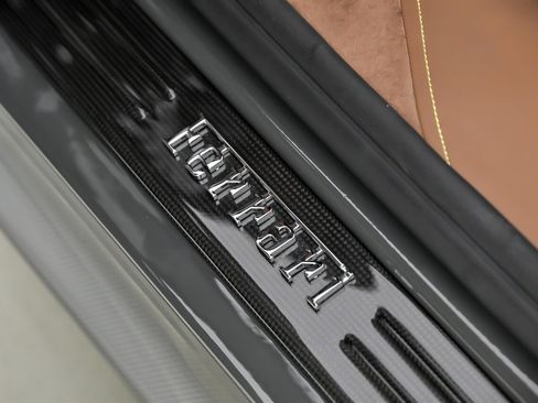 Used 2024 Ferrari SF90 Spider image 34