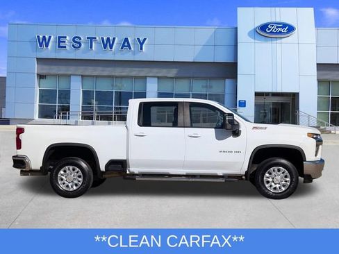 Used 2022 Chevrolet Silverado 2500 LT w/ Convenience Package image 2
