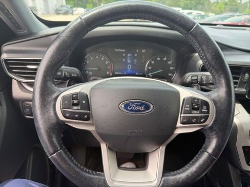 Used 2021 Ford Explorer XLT w/ Equipment Group 202A AWD/4WD image 38